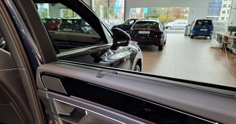 Volkswagen Touareg cena 418560 przebieg: 5, rok produkcji 2024 z Dąbie małe 667